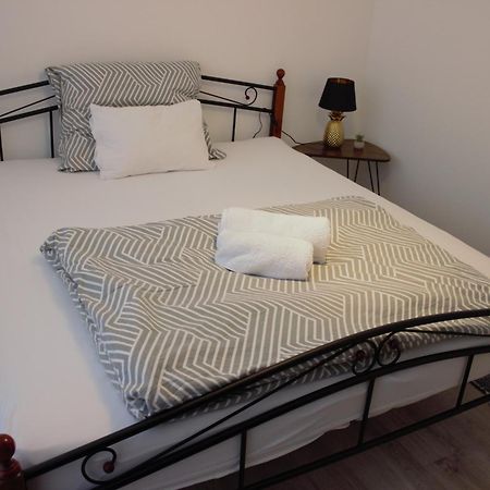 Apartman Surany Экстерьер фото