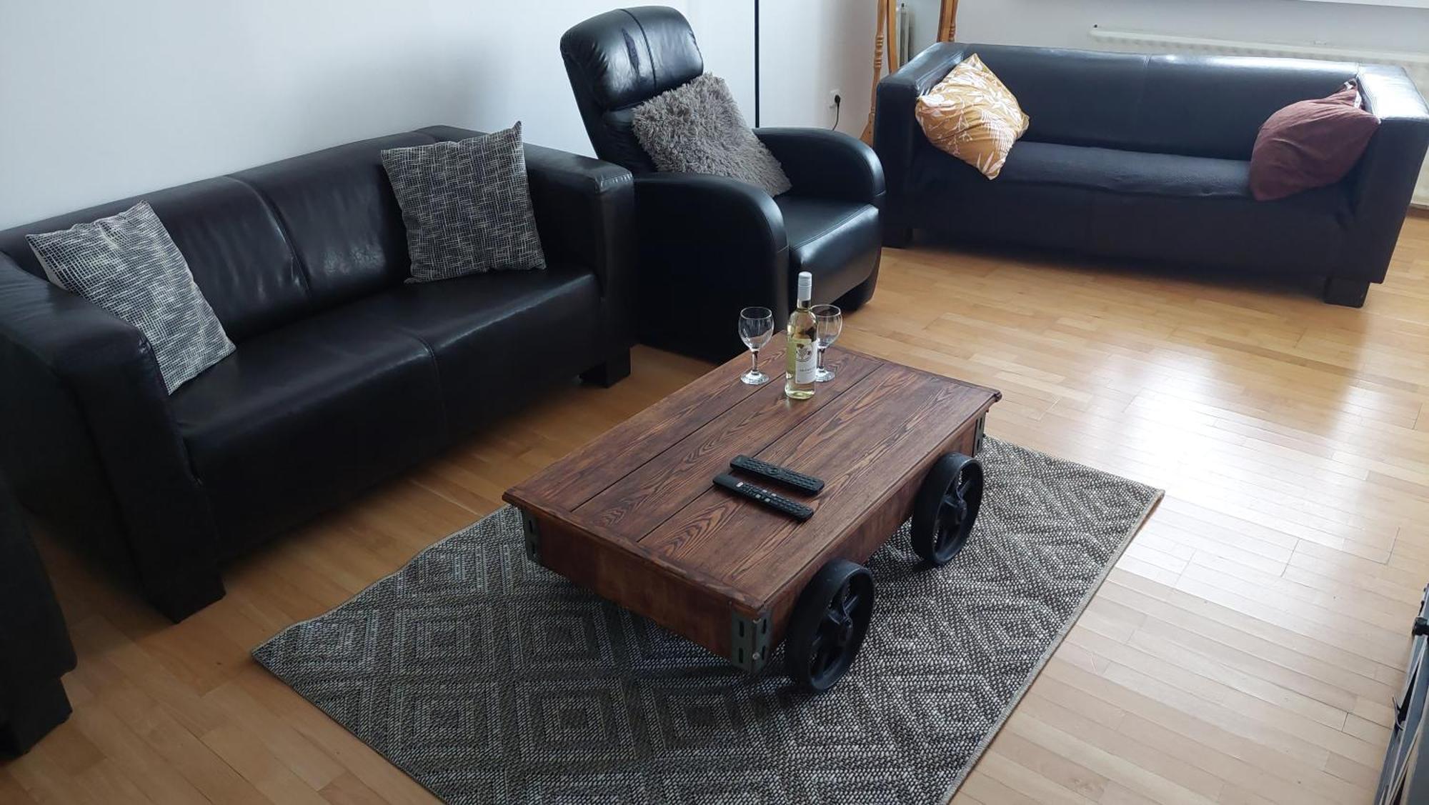 Apartman Surany Экстерьер фото