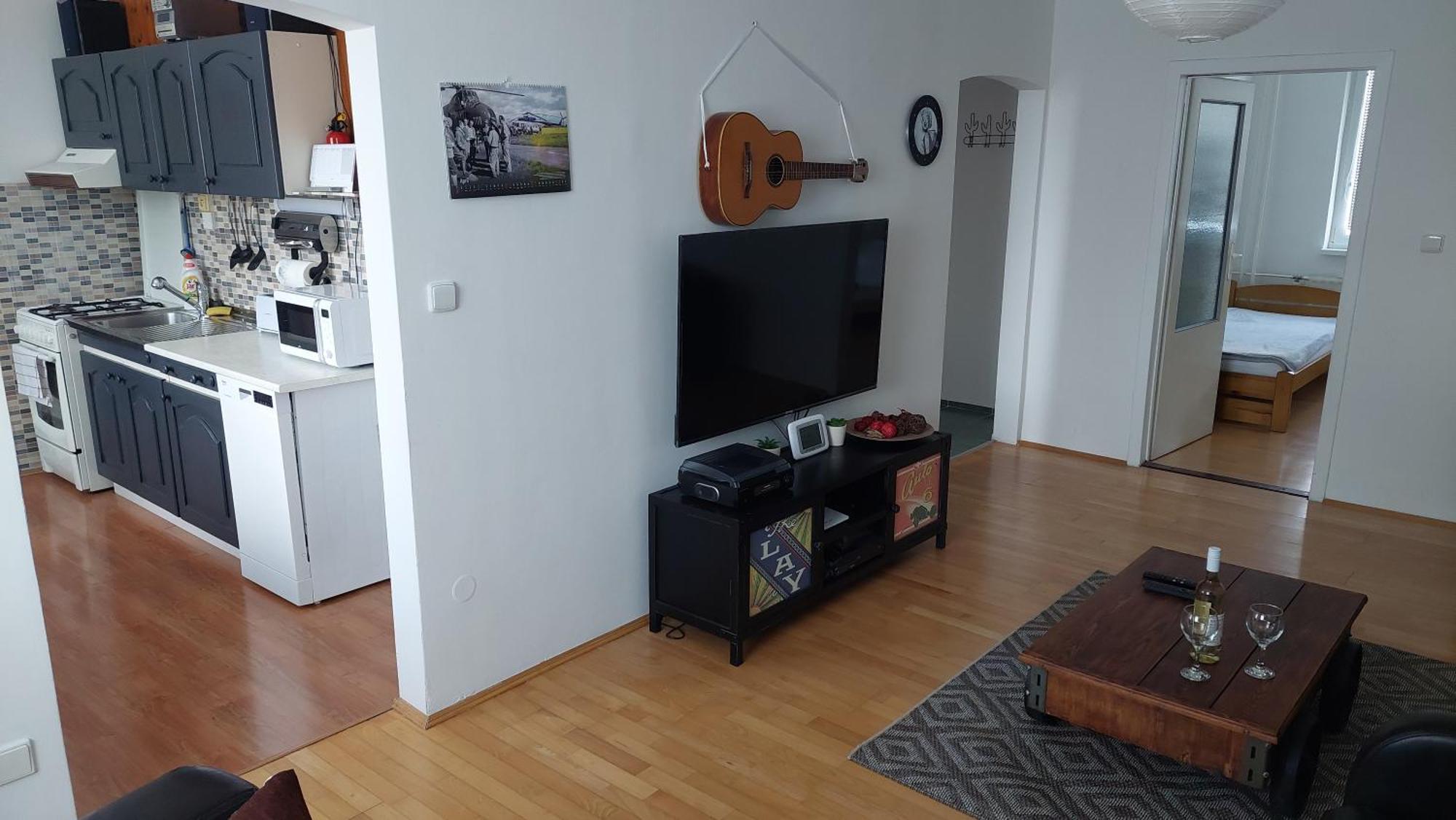 Apartman Surany Экстерьер фото
