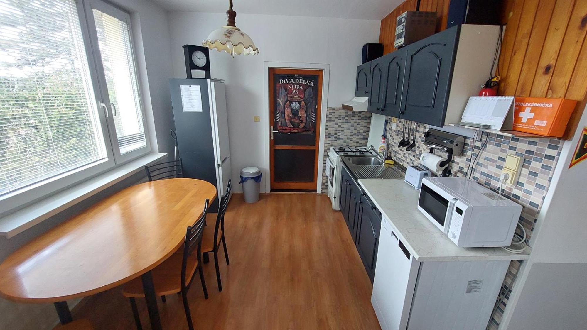 Apartman Surany Экстерьер фото