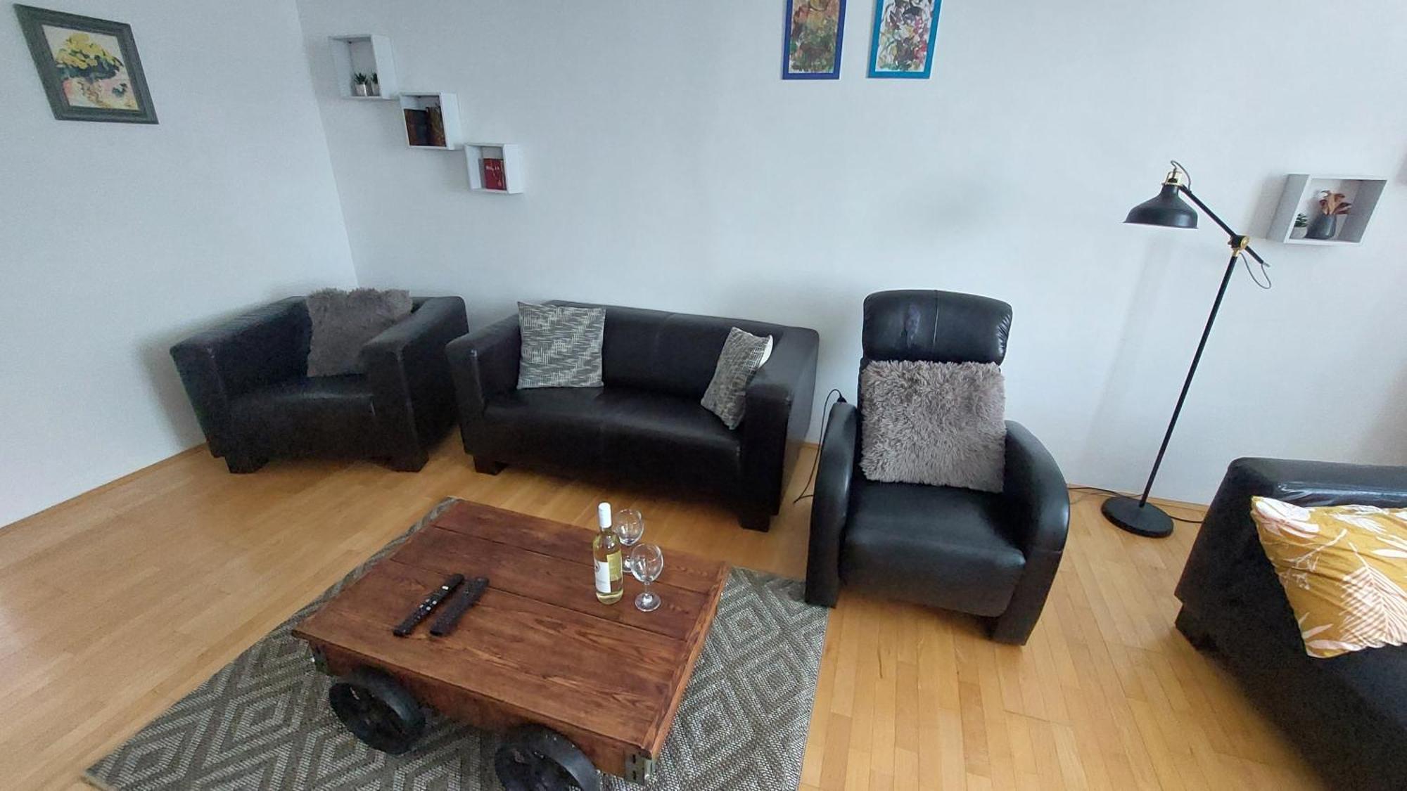 Apartman Surany Экстерьер фото
